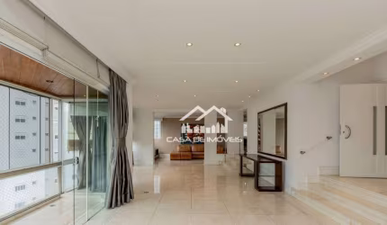 Vende apartamento com 272m², 3 amplas suítes, 4 vagas e lazer clube, no Panamby.