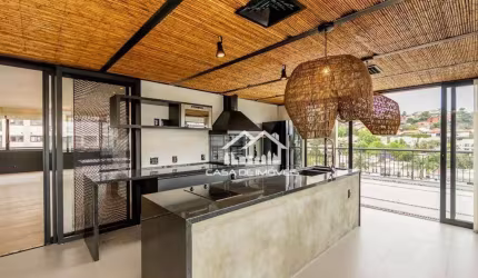 Vende cobertura duplex com 333m², 3 suítes, 3 vagas, varanda gourmet e lazer completo.