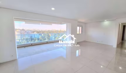 Vende ou aluga apartamento com 127m², 3 suítes, varanda com churrasqueira e lazer clube, no Panamby.