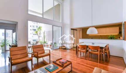 Vende apartamento com 178m², pé direito duplo, 3 suítes, 4 vagas e lazer clube, no Panamby