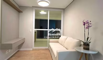 Vende apartamento com 67m², 2 dormitórios, 1 suíte, 2 vagas e varanda com churrasqueira, no Panamby