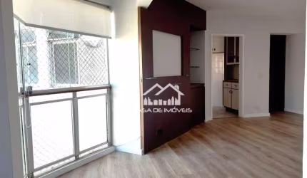 Vende apartamento de 75m², com 2 dormitórios e 2 vagas.
