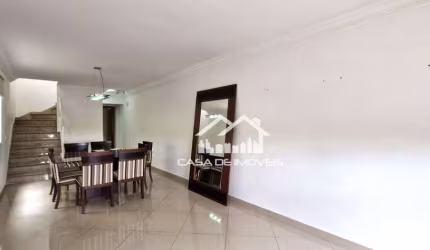 Vende sobrado de 169m², com 3 suítes e 3 vagas na Vila Suzana.