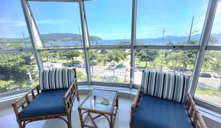 Vende apartamento mobiliado de frente para o Mar. Ótima localização em Santos.