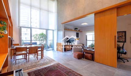 Vende apartamento com pé direiro duplo, 142m², 2 suítes, 3 vagas  e bosque privativo, no Panamby