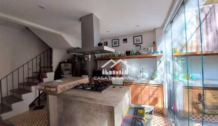 Vende casa em condomínio, 220m²,  4 dormitórios, 2 suítes, 2 vagas e espaço gourmet, na Vila Andrade.