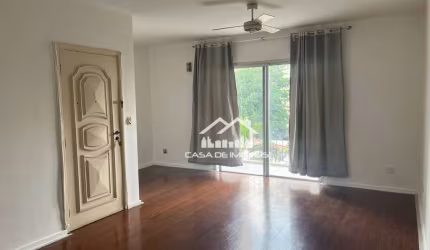 Aluga apartamento com 114m², 3 dormitórios, 1 suíte, 2 vagas, em Moema.