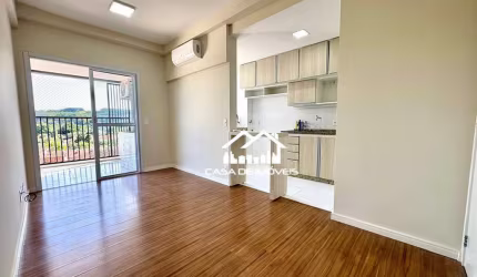 Aluga apartamento de 57m², com 2 dormitórios, 1 vaga, no centro de São Pedro