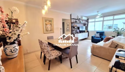 Vende apartamento no Embaré, com 108m², com 2 dormitórios sendo 1 suíte, 1 vaga a 1 quadra da praia.