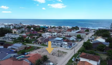 Terreno de esquina com 612m² à 250 metros da praia na Barra do Saí