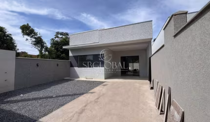 Casa Nova de Alto Padrão com Piscina e 03 Dormitórios sendo 01 suíte