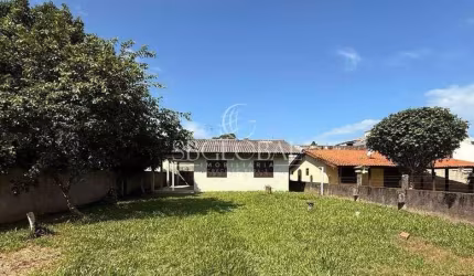 Casa com amplo terreno de 390m² (13x30) á 400 metros da praia no Balneário Volta ao Mundo em  Itapoá SC