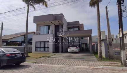 Luxo e Conforto em Itapoá/SC: Sobrado no Condomínio South Beach com Piscina e 4 Suítes
