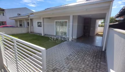 Ótima casa a 300 metros do mar em Itapoá/SC!