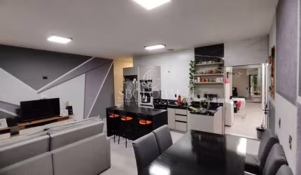 Casa com 125m² e hidromassagem no balneário Cambijú, em Itapoá/SC