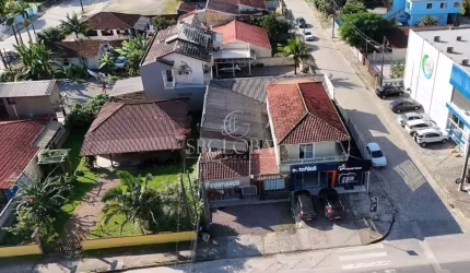 Oportunidade Imperdível! Imóvel com Salas Comerciais, Kitnets e Sobrado no Coração de Itapoá!