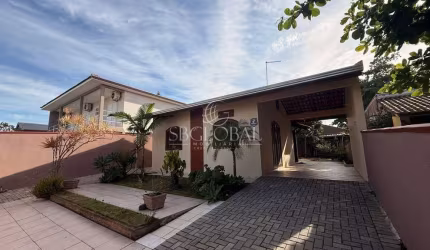 Oportunidade! Casa + Sobrado nos Fundos no Cambiju a 50m da Praia em Itapoá