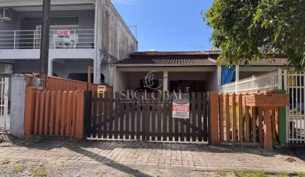 Casa localizada no Balneário Brasilia a 300 metros da praia em Itapoá/SC