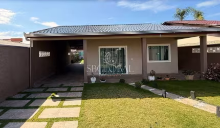 Casa com piscina á 270 metros da praia no Balneário Rainha do Mar em Itapoá-SC