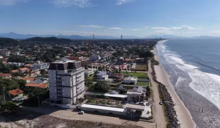 Apartamento no 2° andar no Residencial Ocean Castle em Itapoá-SC!