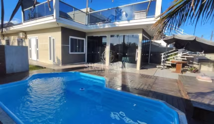 Ótima casa com piscina! Quadra mar localizada na Barra do Saí em Itapoá/SC
