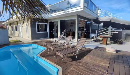 Ótima casa com piscina! Quadra mar localizada na Barra do Saí em Itapoá/SC