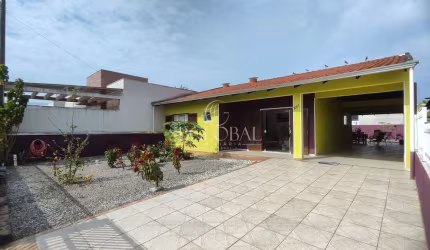 Casa confortável com ambientes integrados na Barra do Saí em Itapoá/SC!