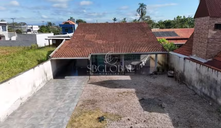 Casa com amplo espaço de terreno localizada no Balneário Saí Mirim  em Itapoá/SC!