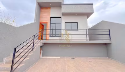 Casa térrea com 03 Dormitórios sendo uma suíte, piscina e duas vagas