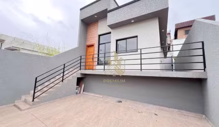 Casa térrea com 03 Dormitórios sendo uma suíte, piscina e duas vagas