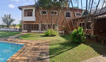 Casa à venda  com 6 suítes em bairro nobre de Atibaia