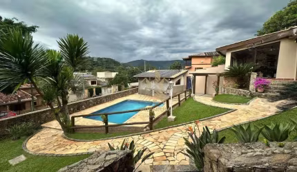Casa com 3 dormitórios à venda, 299 m² por R$ 2.280.000 - Jardim São Nicolau - Atibaia/SP