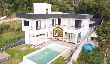 Casa nova em condomínio em Atibaia