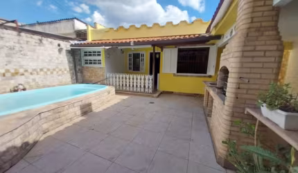 LINDA E ACONCHEGANTE CASA LINEAR COM ÁREA GOURMET, PISCINA E 3 QUARTOS