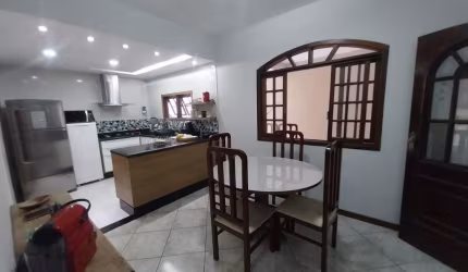 Linda casa duplex com 3 quartos em condomínio fechado – Rua Laranjal Paulista – Bangu