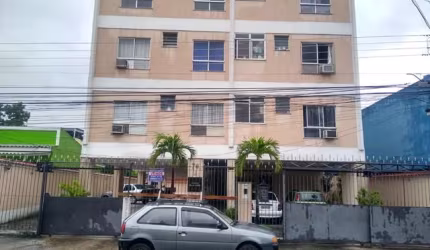 Apartamento com dois quartos e elevador social na rua O’Reilly
