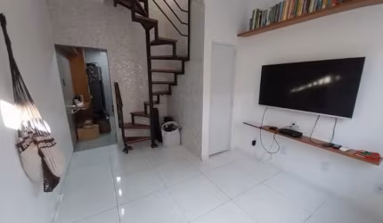 Harmoniosa casa duplex em Bangu - Aceitando financiamento Bancário