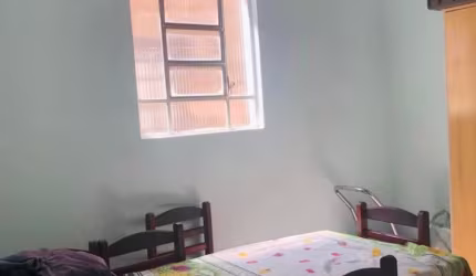 VENDO CASA ANTIGA P/REFORMA QUINTAL ENORME!!