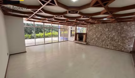 CASA COM 1000 M² DE ÁREA CONSTRUÍDA E 4 SUÍTES NO CONDOMÍNIO TEREZA CRISTINA NO MEDEIROS EM JUNDIAÍ-SP