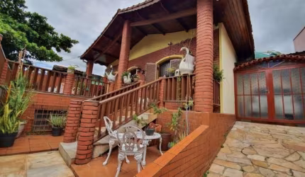 CASA DE 205M² DE ÁREA CONSTRUÍDA COM 3 DORMITÓRIOS, SENDO 1 SUÍTE NA VILA NOVA ESPÉRIA - JUNDIAÍ SP  ***ACEITA PERMUTA POR IMÓVEL DE MENOR VALOR***