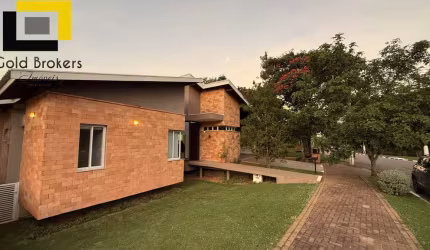 CASA COM 257 M²  DE ÁREA CONSTRUÍDA E 3 DORMITÓRIOS NO CONDOMÍNIO RESERVA DOS VINHEDOS EM LOUVEIRA - SP