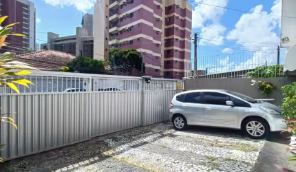 Imóvel para venda tem 184 metros quadrados com 8 quartos em Madalena - Recife - PE