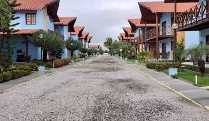 Casa com excelente localização em Tamandaré, próximo ao mar no condomínio Village Praia dos Carneiros III.