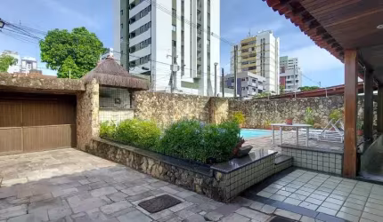 Casa/Padrão - Residencial - No bairro Candeias