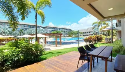 Excelente apartamento mobiliado  de 2 quartos, varanda localizado em Porto de Galinhas com lazer completo.