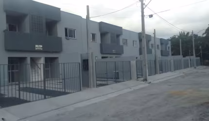 CASA PRIVÊ COM 02 QUARTOS EM IGARASSU-PE