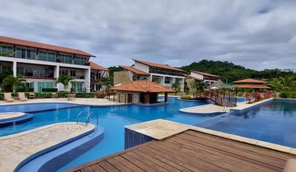 VENDO excelente casa duplex localizada na praia dos Carneiros em condomínio beira mar.