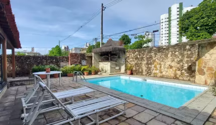 CASA EXCELENTE EM CANDEIAS!