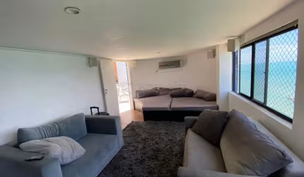 Excelente apartamento tríplex localizado na beira mar de Candeias, com 363,51m² de área útil.