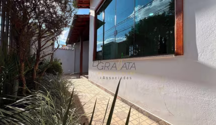 Casa com 3 dormitórios à venda, 130 m² por R$ 580.000,00 - Condomínio Residencial Urupês - Varginha/MG